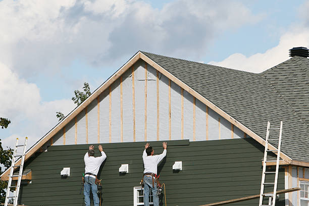 Professional Siding technician working in Ligonier, IN